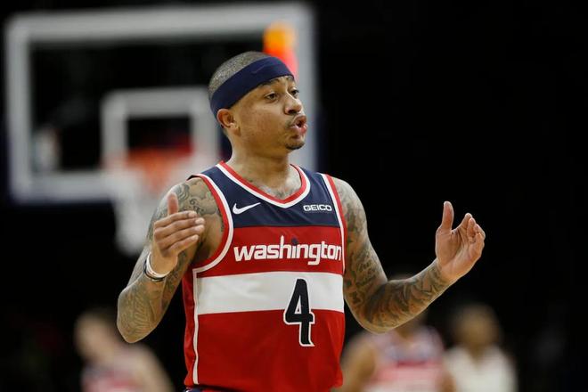 崭露头角的 崭露头角的