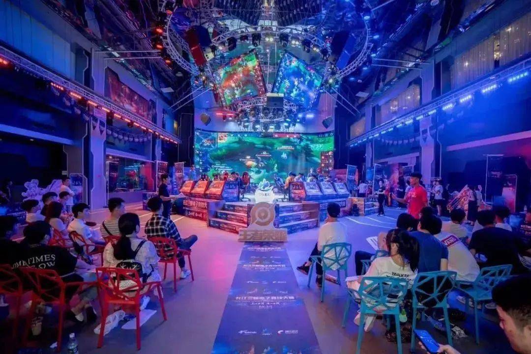 马霍姆斯与 马霍姆斯与