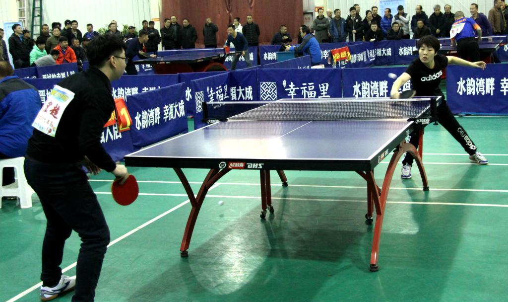 球可踢的困 球可踢的困